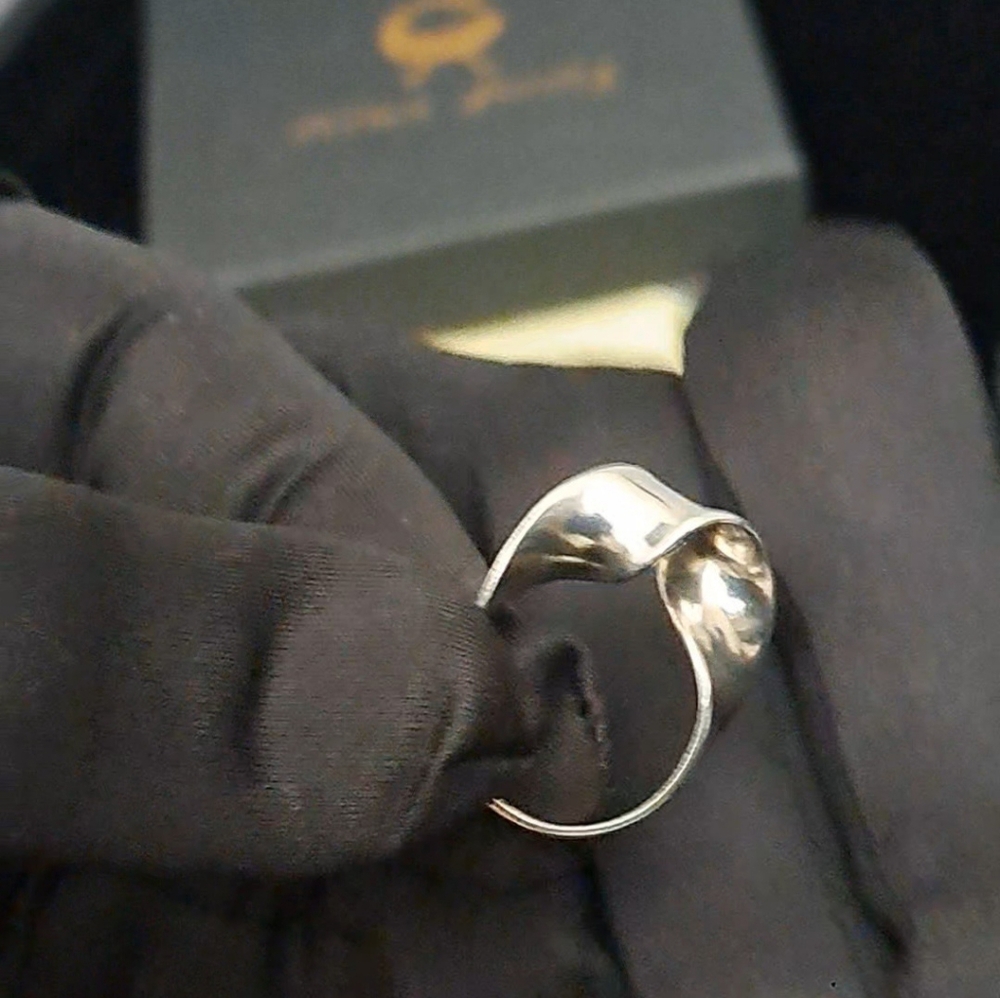 Elegance Twist Ring